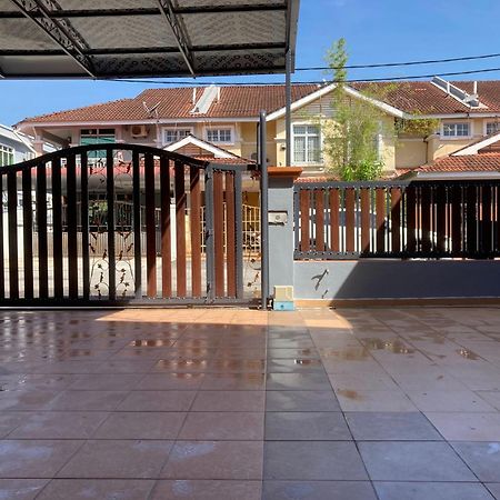 Comfy Sutera Seberang Jaya Villa Kampong Belah Dua Exteriör bild